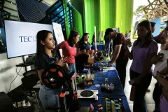 Estudiantes regulares colaboran en la Feria Vocacional