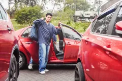 Familia despidiendo a los nuevos estudiantes PAR