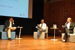 El candidato recibió las consultas de los expertos en infraestructura Carlos Ugalde y Giannina Ortiz.