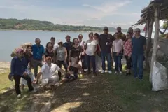 Foto grupal de las personas participantes del XXX Taller de Enlaces de Centroamérica en Lago Suchitlán en El Salvador.