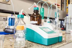 equipo de laboratorio CEQIATEC