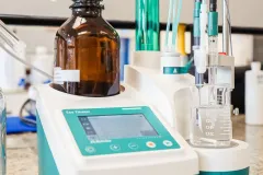 equipo de laboratorio CEQIATEC