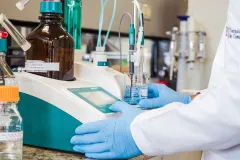 equipo de laboratorio CEQIATEC