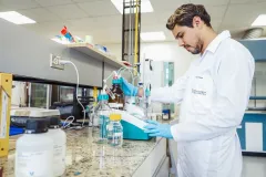 equipo de laboratorio CEQIATEC