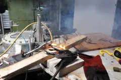 En este caso el cable fue sometido a una alta carga eléctrica, hasta que inició el fuego.