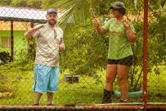 Voluntarios trabajando en el campo