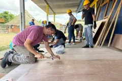 Cosmovisión indígena es protagonista en proyecto de construcción de viviendas de madera