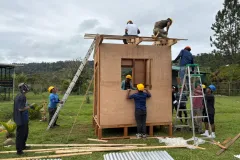 Cosmovisión indígena es protagonista en proyecto de construcción de viviendas de madera
