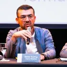 el candidato respondiendo preguntas