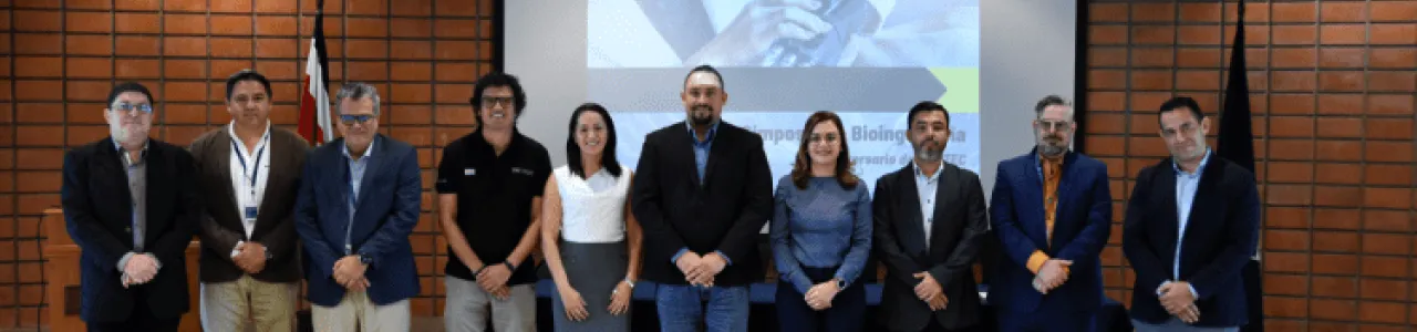 personeros del programa y expositores externos quienes acudieron al simposio