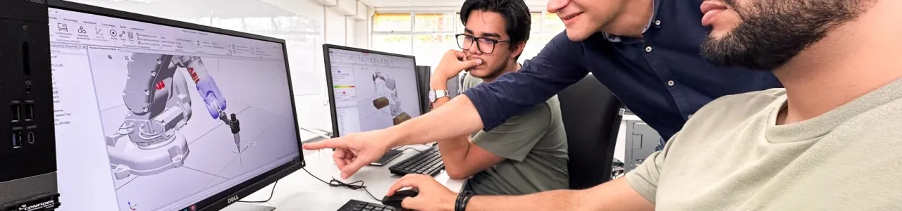 Estudiantes de Mecatrónica programan robots industriales con herramientas de vanguardia