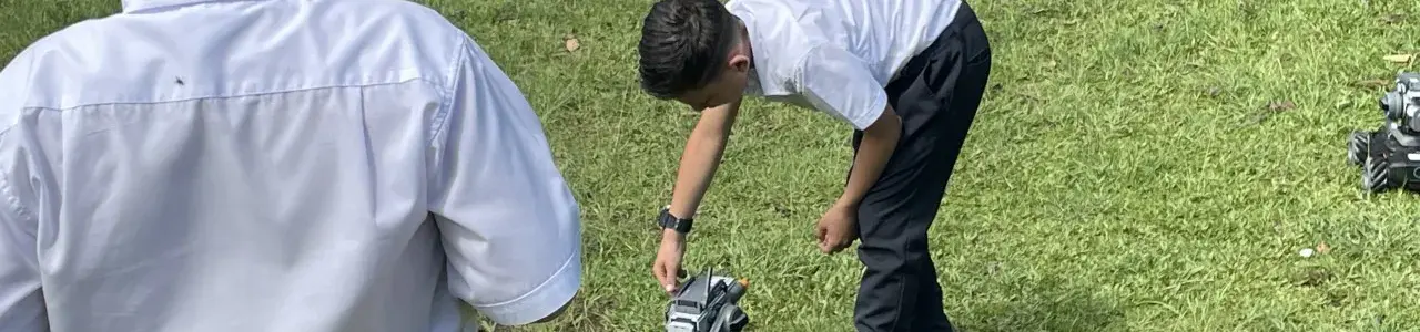 Un total de 525 niñas y niños de los distritos de Las Delicias, Central y San José de Upala aprendieron participaron sobre ciudades sostenibles mediante el uso de la robótica. Imágen cortesía de Vanessa Carvajal.
