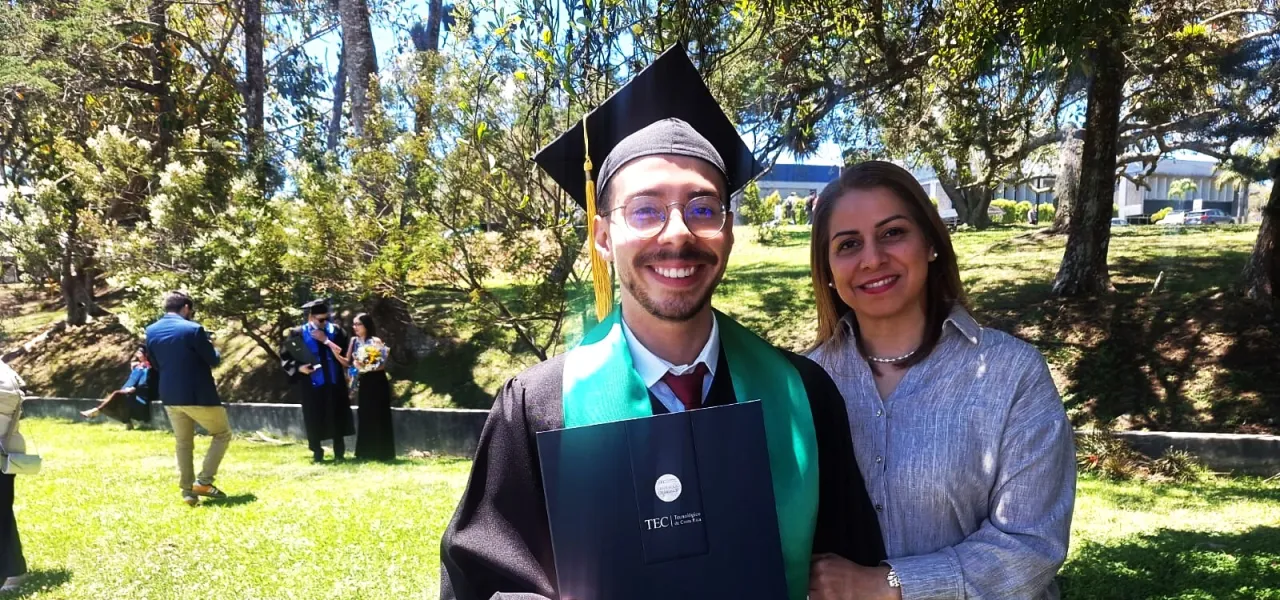563 nuevos profesionales recibieron su título en el Campus Central del TEC