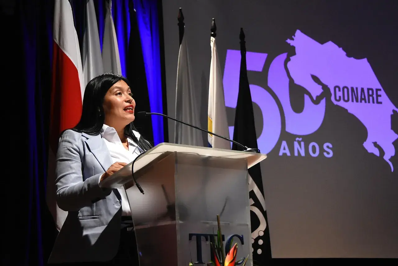 Imagen de la Rectora María Estrada