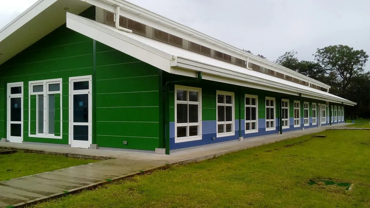 Escuela de Idiomas y Ciencias Sociales