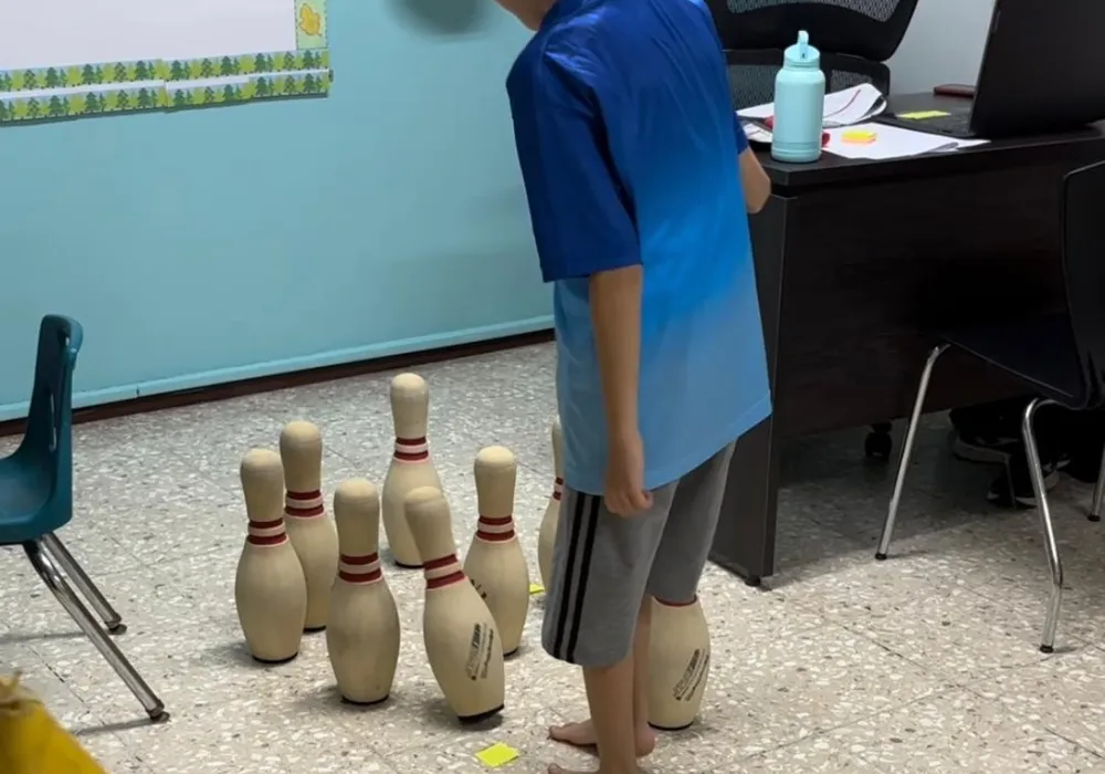 Niño jugando