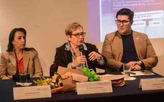 Parte de los integrante de la mesa principal