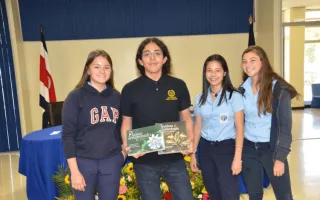 Joaquín y estudiantes