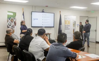 Imagen de una persona exponiendo