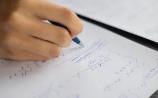Mano haciendo operación