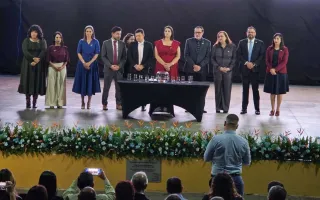Imagen de la firma del pacto del agua