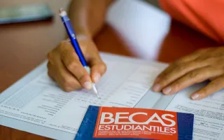 estudiante formulario para solicitud de becas