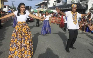 Estudiantes del TEC desfilaron a ritmo de soca y calipso en el Grand Parade de Gala
