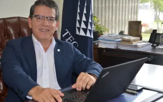 rsz_rector_julio_cesar_calvo_45