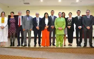 Personas rectoras, ministras y estudiantes, tras la sesión de negociación