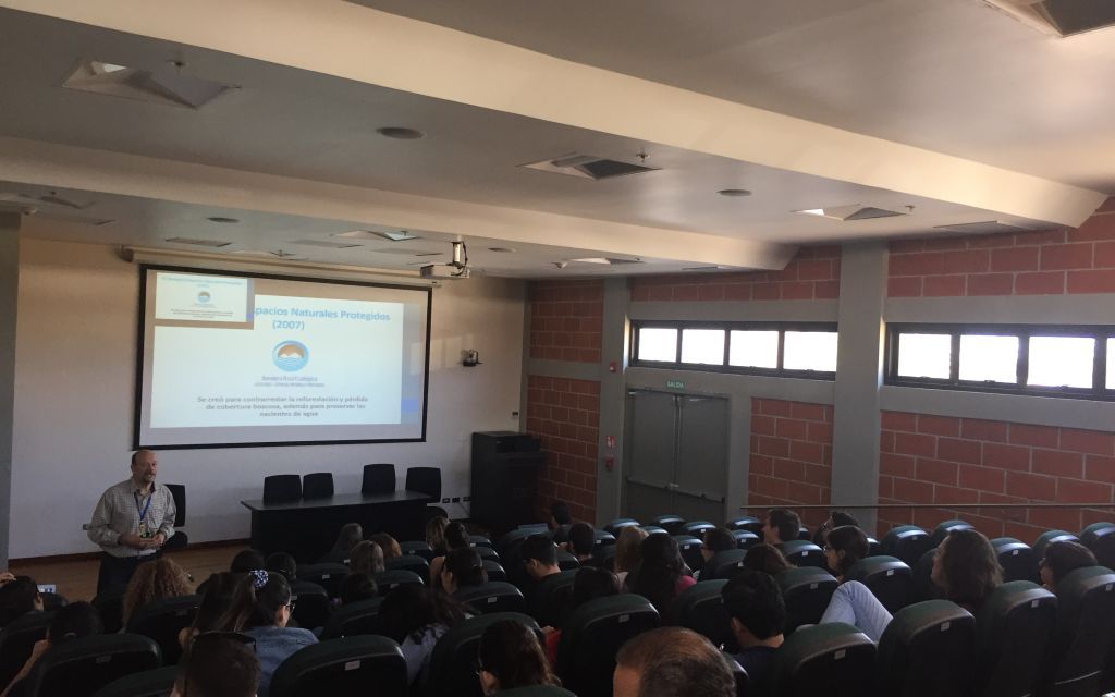 Ing. Carlos Fallas durante su participación en la Inducción a voluntarios