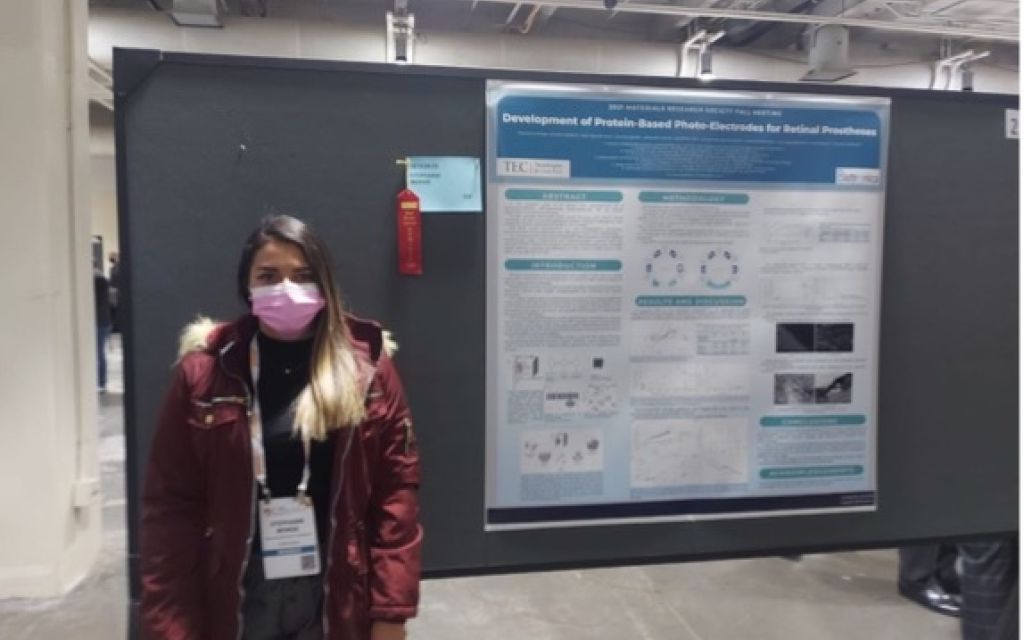 Stephanie Monge-Martínez, estudiante de Maestría en Ingeniería de Dispositivos Médicos presenta poster en conferencia de MRS Fall 2021 Boston, es preseleccionada para mejor poster