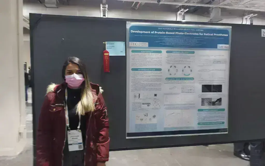 Stephanie Monge-Martínez, estudiante de Maestría en Ingeniería de Dispositivos Médicos presenta poster en conferencia de MRS Fall 2021 Boston, es preseleccionada para mejor poster Stephanie Monge-Martínez, estudiante de Maestría en Ingeniería de Dispositivos Médicos presenta poster en conferencia de MRS Fall 2021 Boston, es preseleccionada para mejor poster