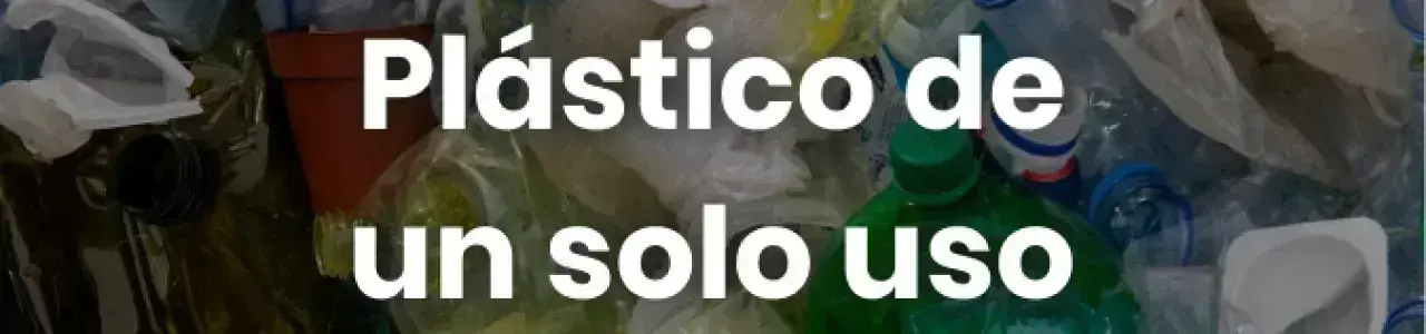 fotografía de plástico usado y reciclado